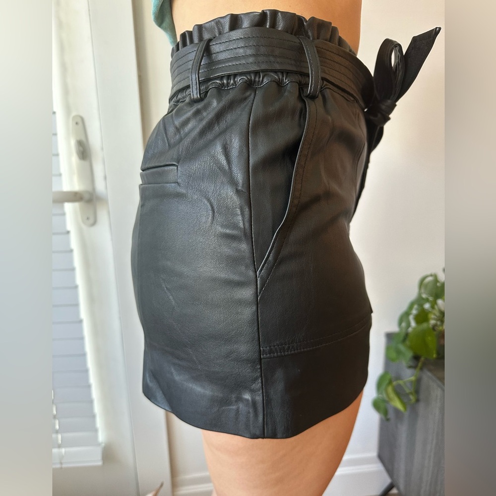 Flattering Brand new Leather shorts with tie - Picture 4 of 5